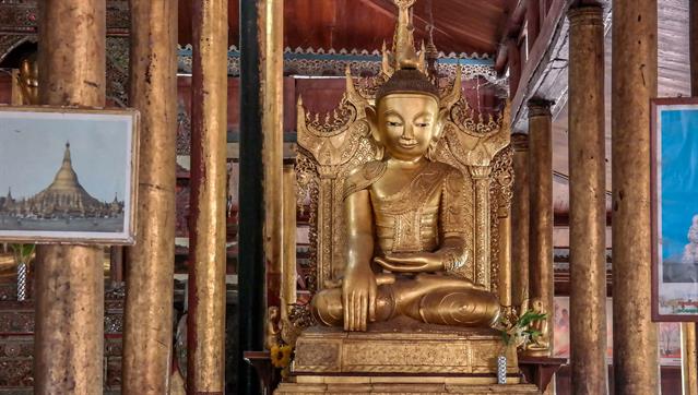 Das Kloster Nga Phe Kyanug befindet sich im Inle See in Myanmar. Es ist ein attraktives hölzernes Kloster, das Ende der 1850er Jahre auf Pfählen über dem See gebaut wurde. Neben einer Anzahl verschiedener Buddhas, ist das Kloster auch bekannt für die im Kloster lebenden Katzen.